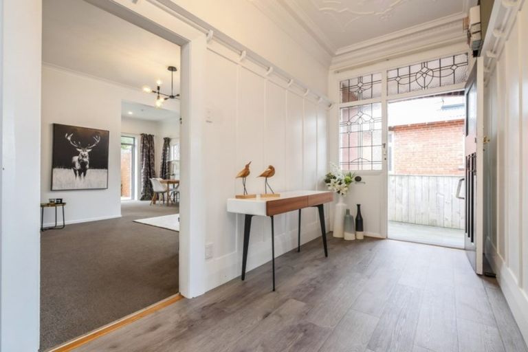 Photo of property in 33 Beach Street, Saint Clair, Dunedin, 9012