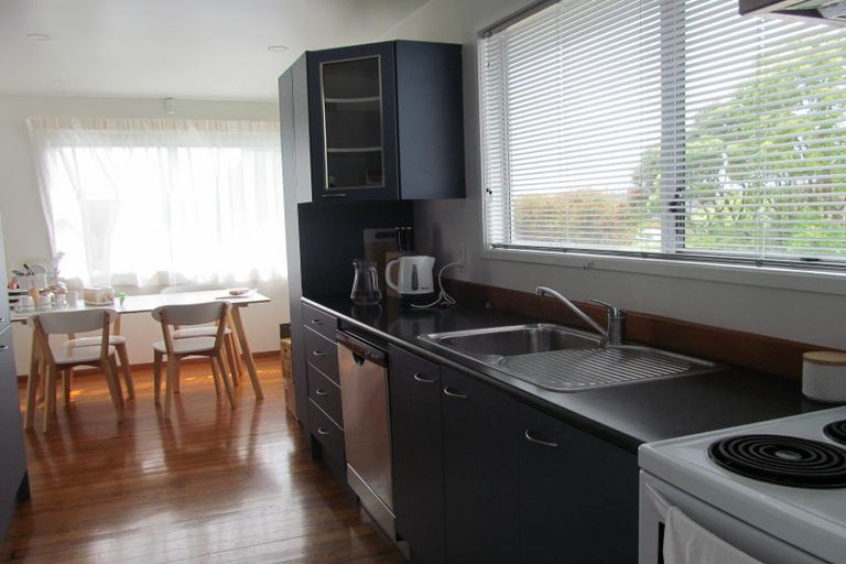 Photo of property in 1/60 Cockayne Crescent, Sunnynook, Auckland, 0620