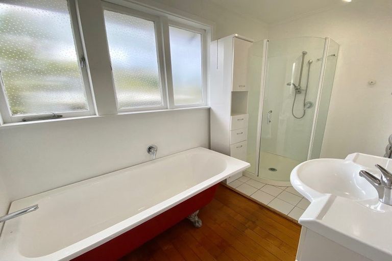 Photo of property in 13 Graham Avenue, Te Atatu Peninsula, Auckland, 0610