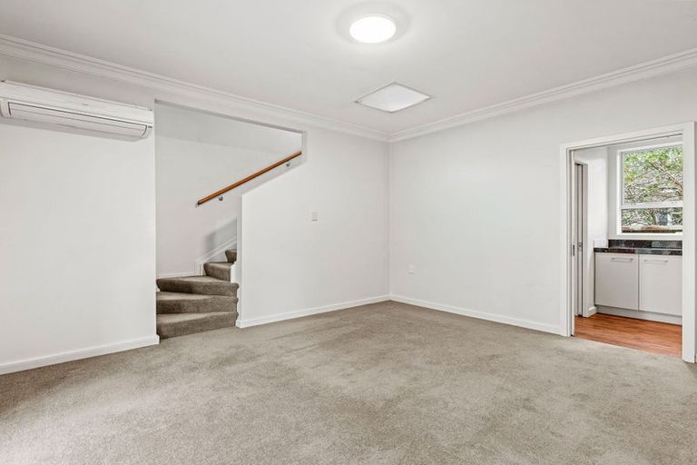 Photo of property in 112 Clyde Road, Ilam, Christchurch, 8041