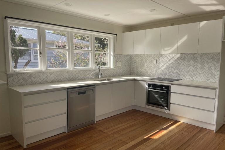 Photo of property in 17 Phillip Avenue, Glen Eden, Auckland, 0602