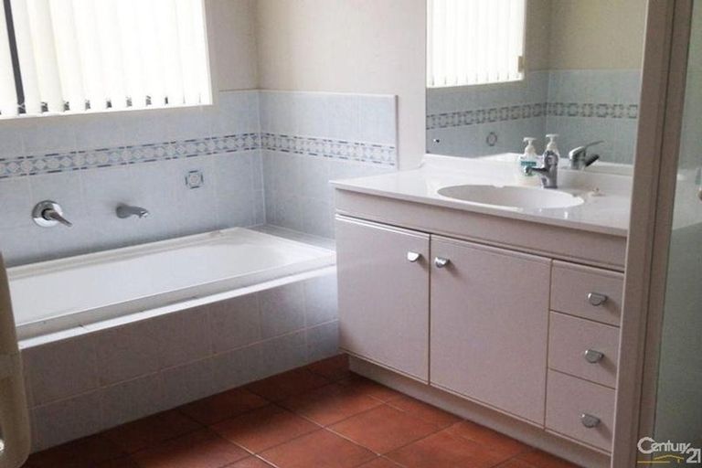 Photo of property in 36 Point View Drive, East Tamaki Heights, Auckland, 2016