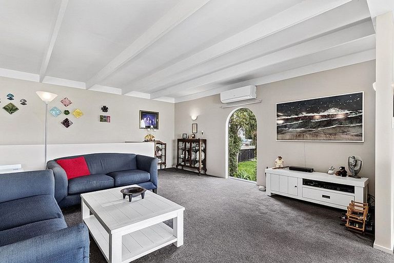 Photo of property in 1/22 Lansdowne Street, Bayswater, Auckland, 0622