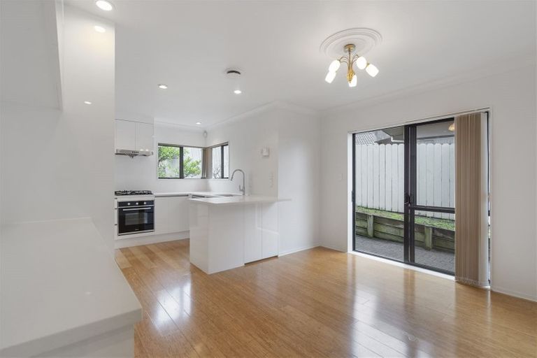 Photo of property in 1 Bougainvillaea Terrace, Goodwood Heights, Auckland, 2105