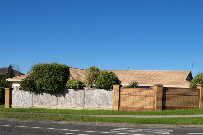 Photo of property in 2/182 Millhouse Drive, Golflands, Auckland, 2013