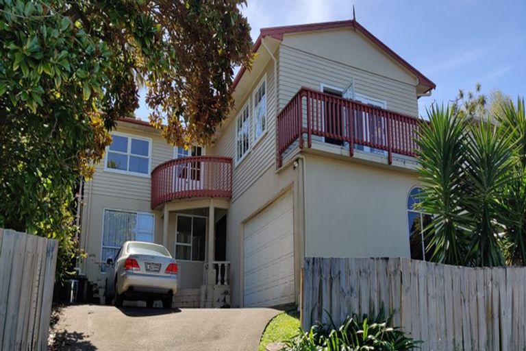 Photo of property in 1/13 St Peters Street, Northcote, Auckland, 0627