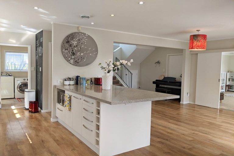 Photo of property in 90 Exmouth Road, Northcote, Auckland, 0627