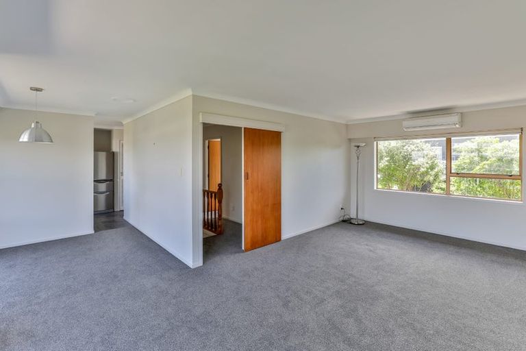 Photo of property in 1/27 Rangitoto Terrace, Milford, Auckland, 0620