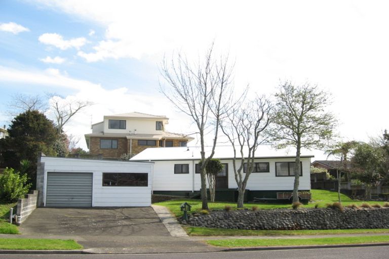 Photo of property in 4 Winstone Place, Highlands Park, New Plymouth, 4312