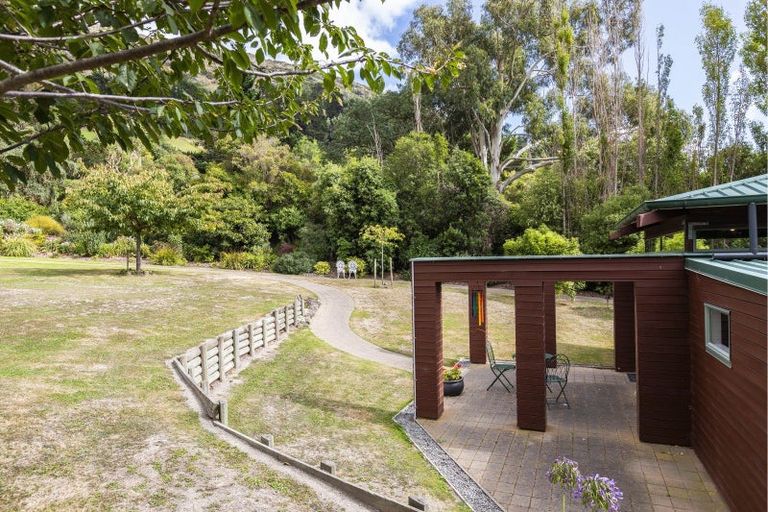 Photo of property in 69 Avoca Valley Road, Heathcote Valley, Christchurch, 8022