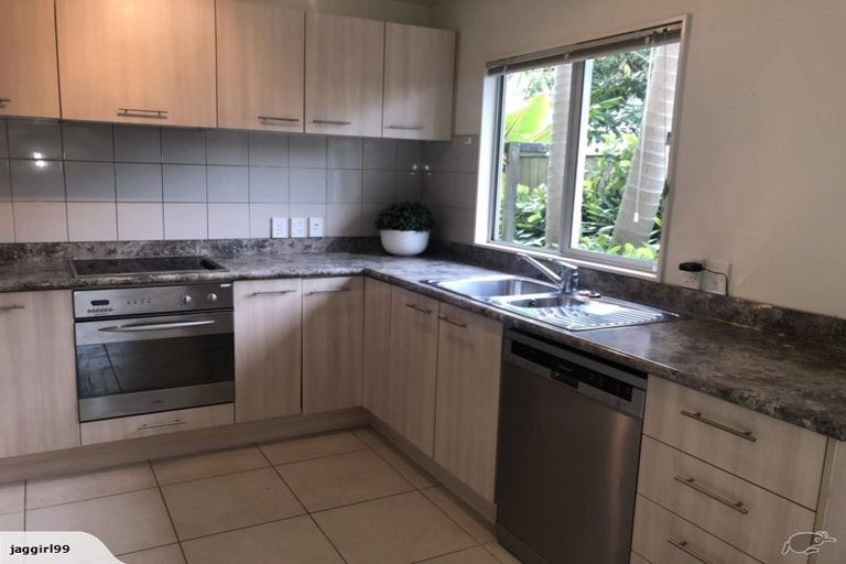 Photo of property in 3/4a Corrella Road, Belmont, Auckland, 0622