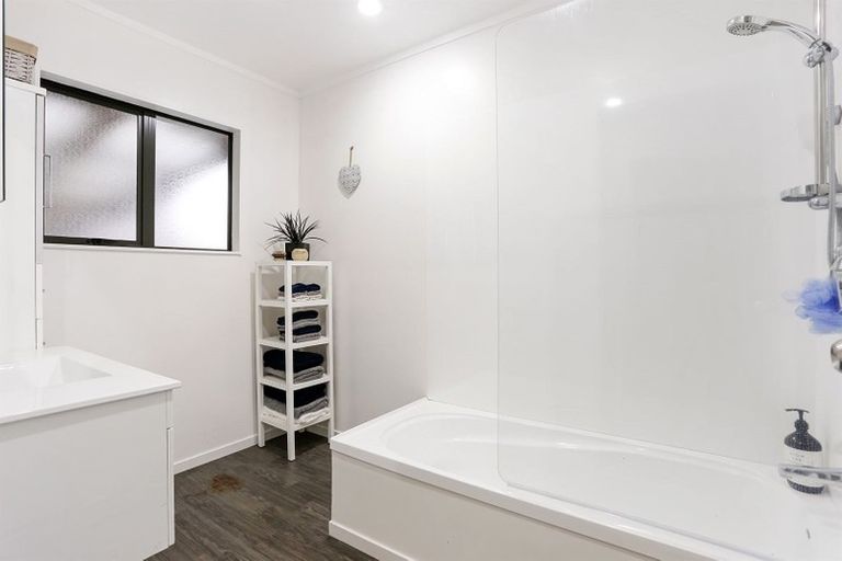 Photo of property in 5a Arney Road, Ranui, Auckland, 0612