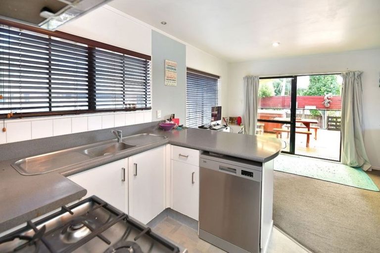 Photo of property in 37 Bay Street, Red Beach, 0932