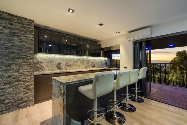 Photo of property in 9 Luxton Place, Mount Pleasant, Christchurch, 8081