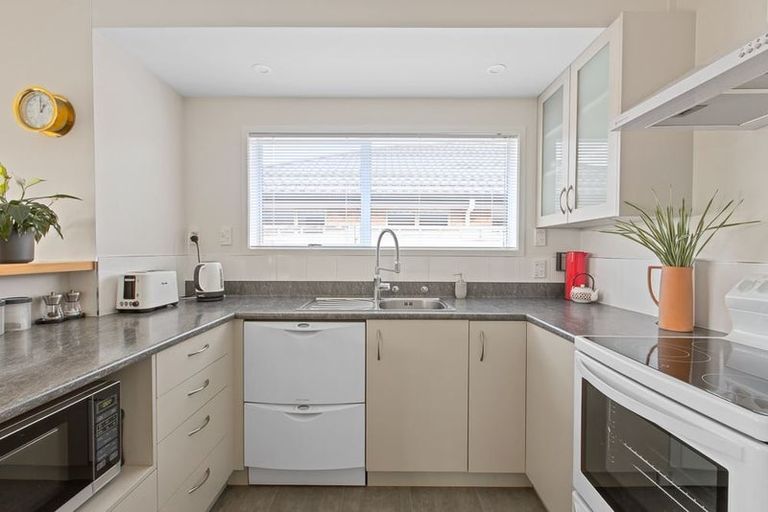 Photo of property in 32a Edward Avenue, Orewa, 0931