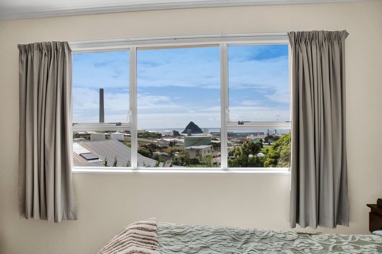 Photo of property in 57 Pioneer Road, Moturoa, New Plymouth, 4310