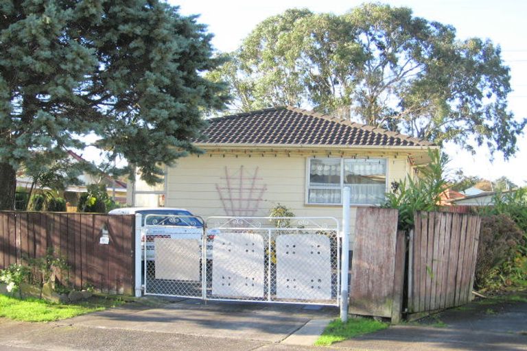 Photo of property in 11 Pesaro Place, Clover Park, Auckland, 2023