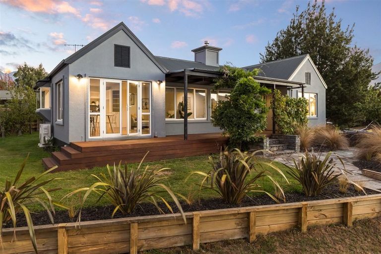 Photo of property in 33 Oregon Drive, Kelvin Heights, Queenstown, 9300