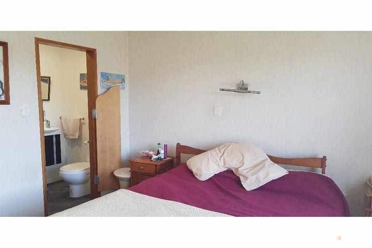 Photo of property in 19 Timaru Road, Waimate, 7924