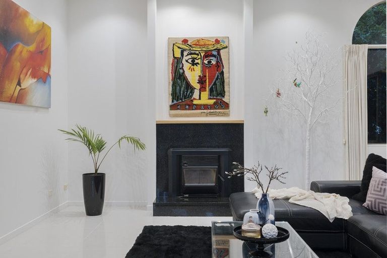 Photo of property in 9 Burgundy Park Avenue, Henderson, Auckland, 0612