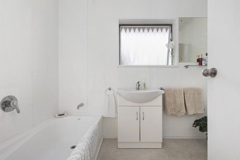 Photo of property in 1b Cherry Place, Waiuku, 2123