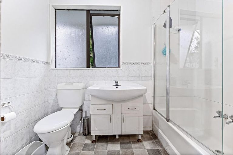 Photo of property in 6 Crosby Road, West Harbour, Auckland, 0618