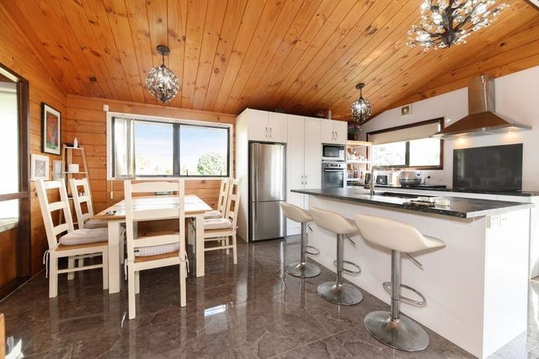 Photo of property in 107 Becroft Drive, Forrest Hill, Auckland, 0620