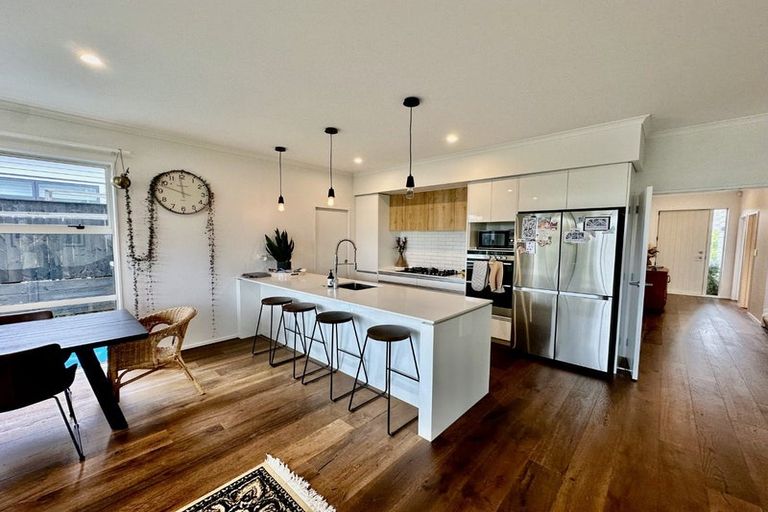 Photo of property in 19 Kukuwai Avenue, Red Beach, 0932