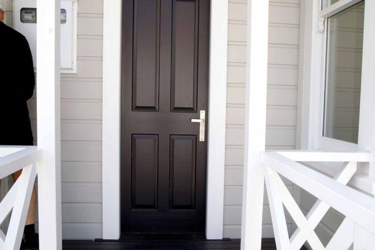 Photo of property in 7 Rixon Grove, Mount Victoria, Wellington, 6011