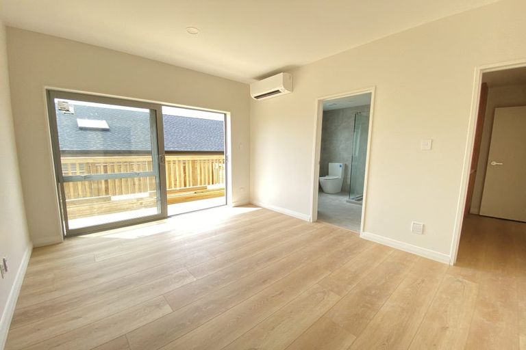 Photo of property in 24 Lorikeet Place, Unsworth Heights, Auckland, 0632