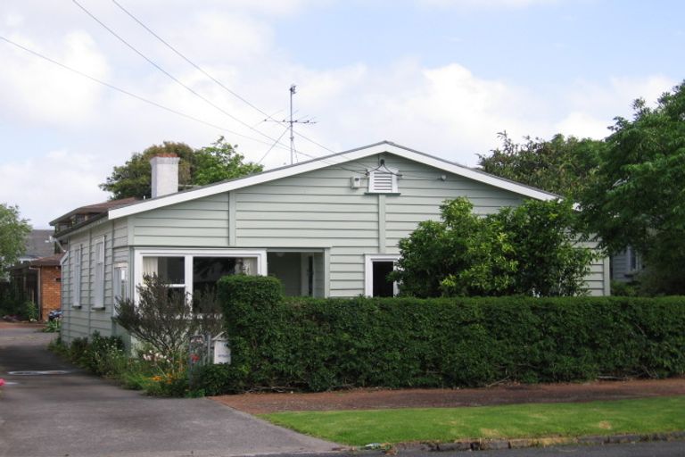 Photo of property in 16 Formby Avenue, Point Chevalier, Auckland, 1022