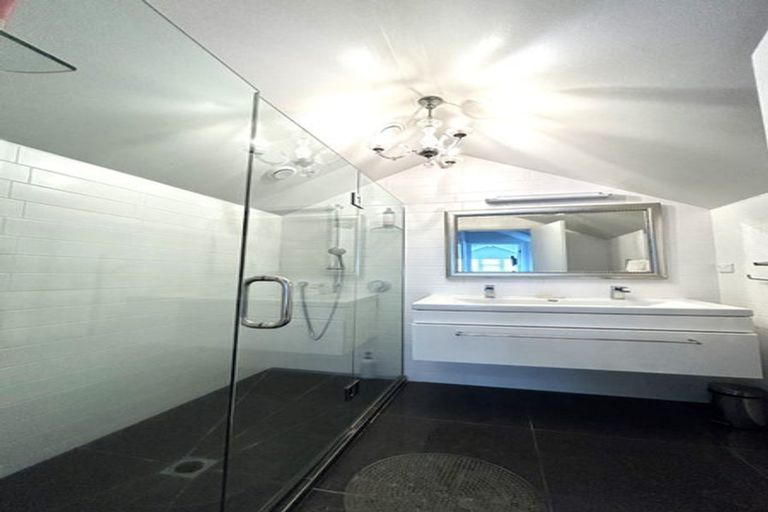 Photo of property in 132 Kohimarama Road, Kohimarama, Auckland, 1071