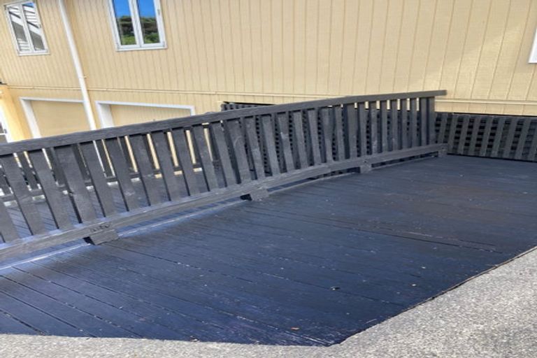 Photo of property in 2/39 Onslow Road, Khandallah, Wellington, 6035