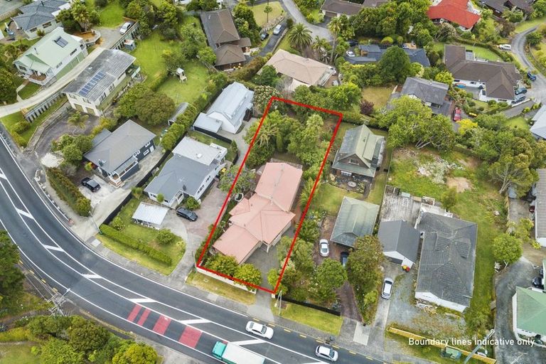 Photo of property in 105 Browns Bay Road, Browns Bay, Auckland, 0630