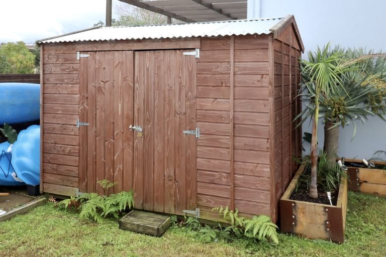 Photo of property in 11f Clearwater Cove, West Harbour, Auckland, 0618