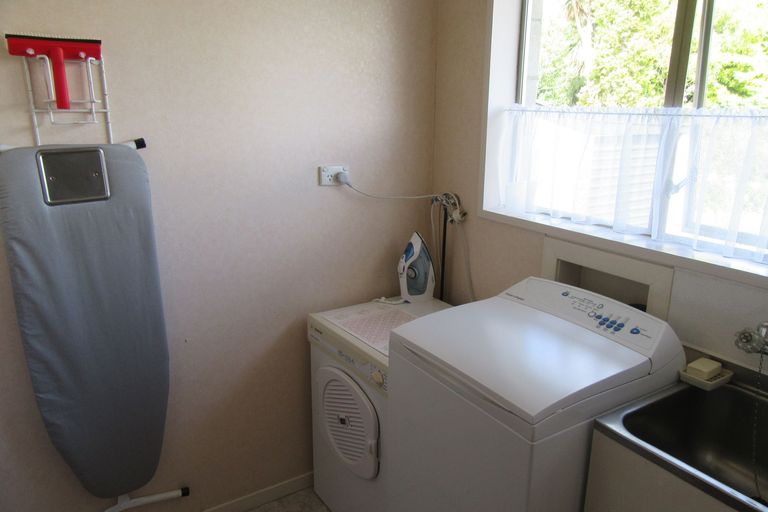 Photo of property in 17a Churchill Place, Waimate, 7924