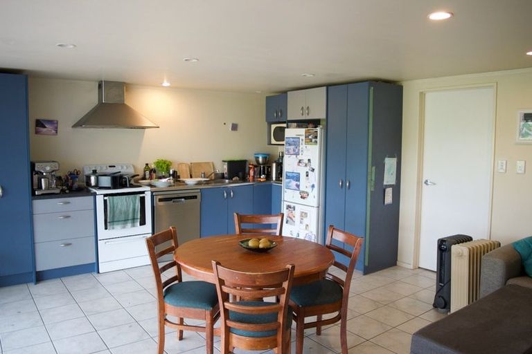 Photo of property in 9b Trotting Course Drive, Kumeu, 0891