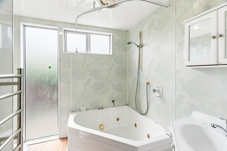 Photo of property in 8 Nyoli Street, Northcote, Christchurch, 8052