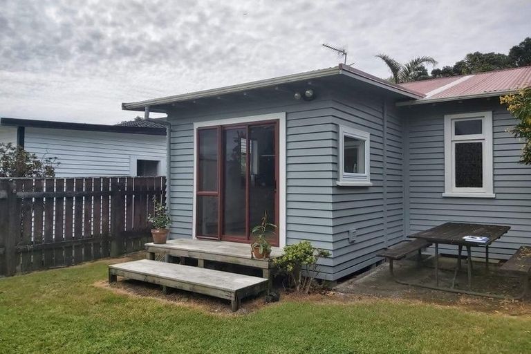 Photo of property in 21 Bulkeley Terrace, New Plymouth, 4310