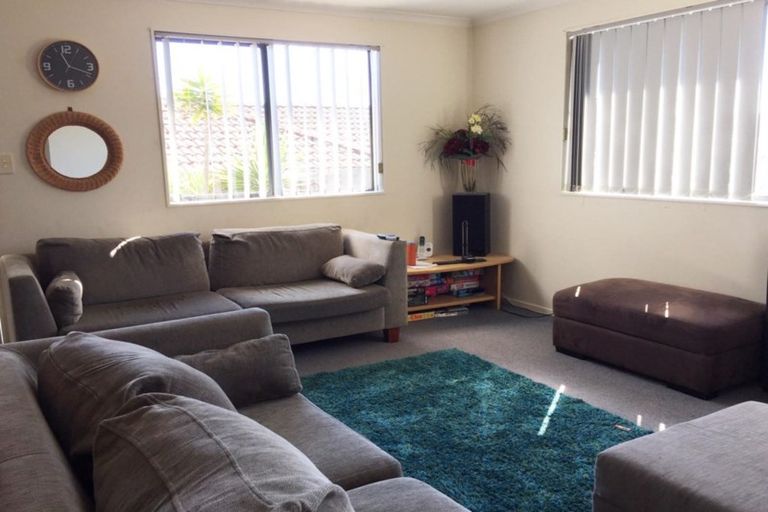Photo of property in 17 Mt Lebanon Crescent, The Gardens, Auckland, 2105