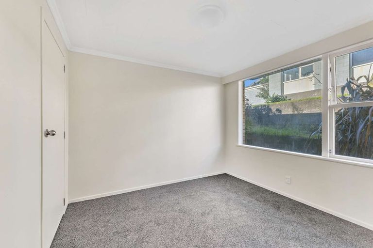 Photo of property in 12 South Road, Moturoa, New Plymouth, 4310