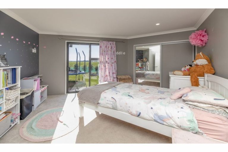 Photo of property in 7 Dundee Close, Darfield, 7510