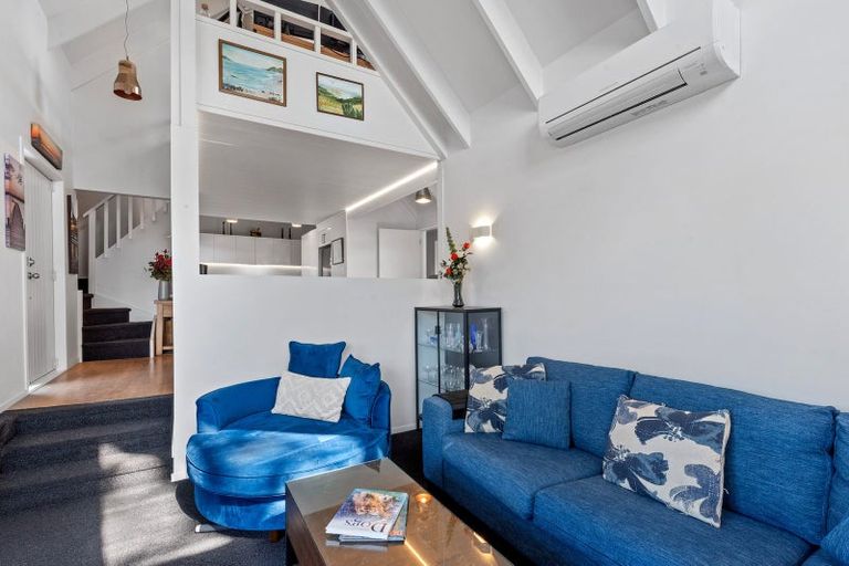 Photo of property in 1/82 Knights Road, Rothesay Bay, Auckland, 0630