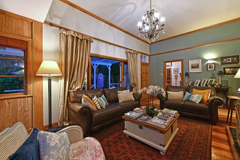 Photo of property in 2 Barton Road, Heretaunga, Upper Hutt, 5018