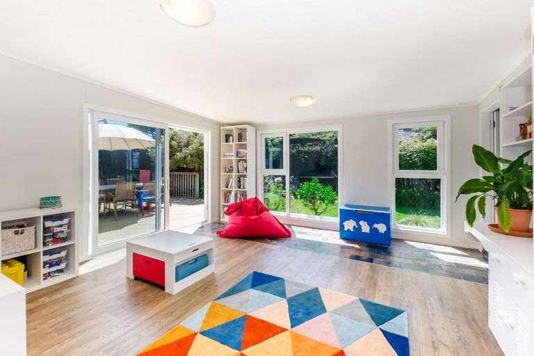 Photo of property in 13 Fleetwood Grove, Waikanae, 5036