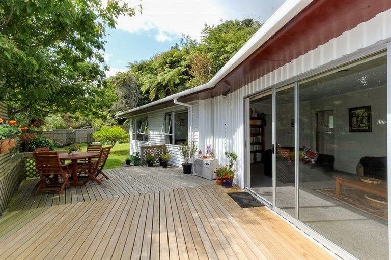 Photo of property in 27 Beaumont Crescent, Frankleigh Park, New Plymouth, 4310