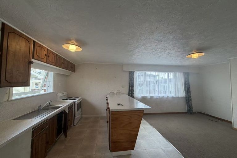 Photo of property in 25 Margan Avenue, New Lynn, Auckland, 0600
