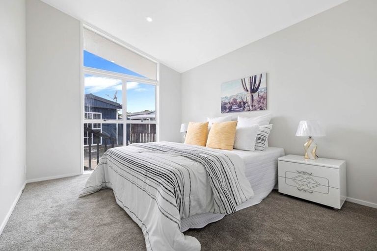 Photo of property in 49 Moncrieff Avenue, Clendon Park, Auckland, 2103