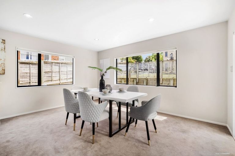 Photo of property in 21a Dallinghoe Crescent, Milford, Auckland, 0620