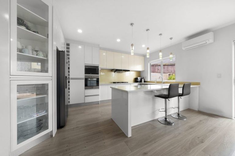 Photo of property in 51 Mt Lebanon Crescent, The Gardens, Auckland, 2105